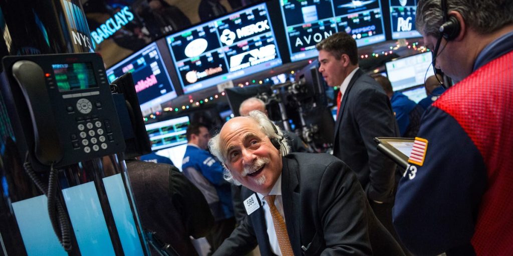 سوق الأسهم اليوم: يقطع المستثمرون سلسلة الخسائر المتتالية مع توجه السوق إلى نهاية الربع الأول الممتاز
