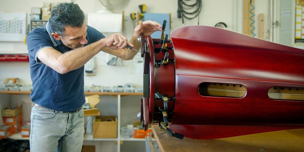 لماذا يمكن أن تكلف القيثارة ذات الدواسة 70 ألف دولار – 10 مرات أكثر من القيثارة ذات الرافعة؟