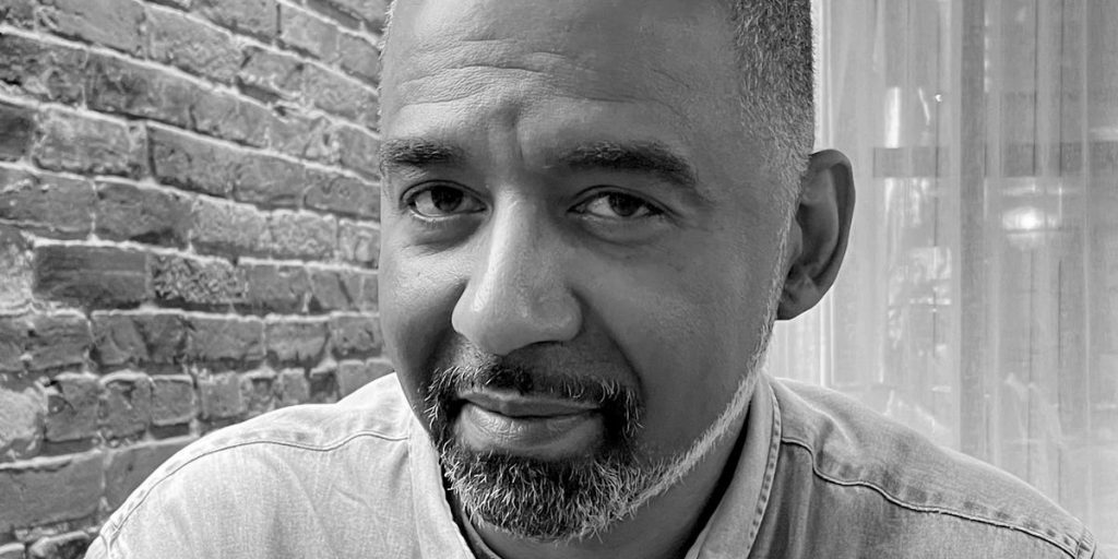 في محيط من البيانات البيضاء، يحاول هذا المؤسس جعل الذكاء الاصطناعي أقل تحيزًا. فقط لا تسميها “BlackGPT”.