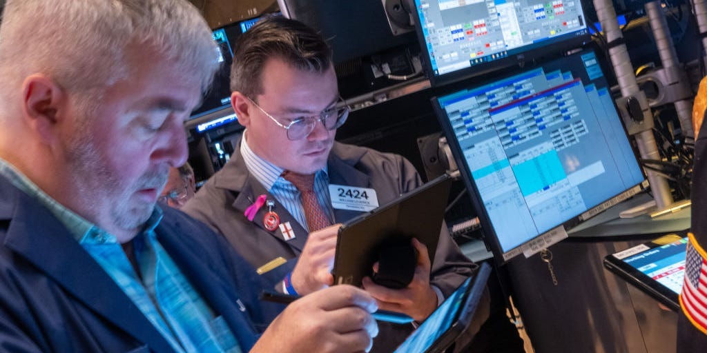 سوق الأوراق المالية اليوم: العقود الآجلة الأمريكية تنخفض قبل أسبوع التداول الذي يستمر أربعة أيام