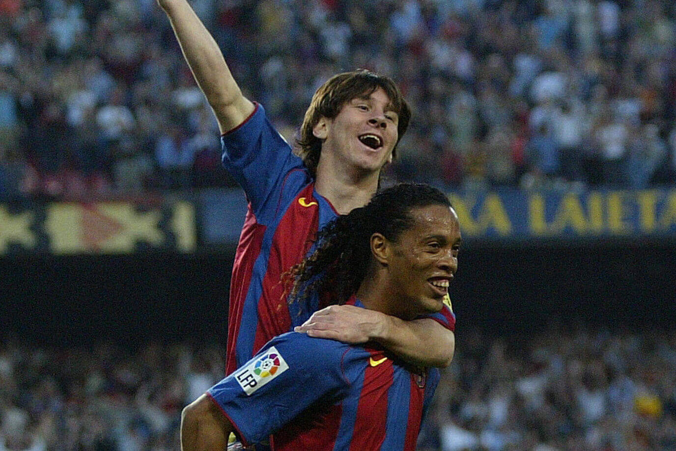 يلعب ميسي كرة قدم احترافية منذ عام 2004 (Lluis Gene/AFP عبر Getty Images)