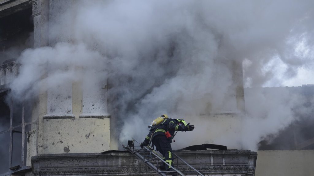 أطلقت روسيا 31 صاروخا على كييف في أول هجوم منذ أسابيع بينما يتدافع الناس للاحتماء في مترو الأنفاق