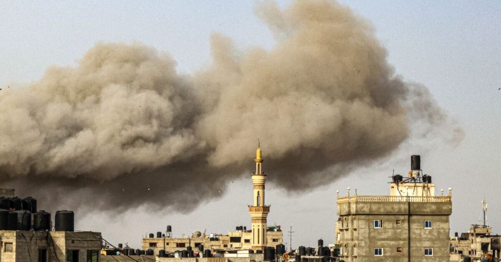 إسرائيل تقصف غزة وتحارب حماس حول المستشفيات