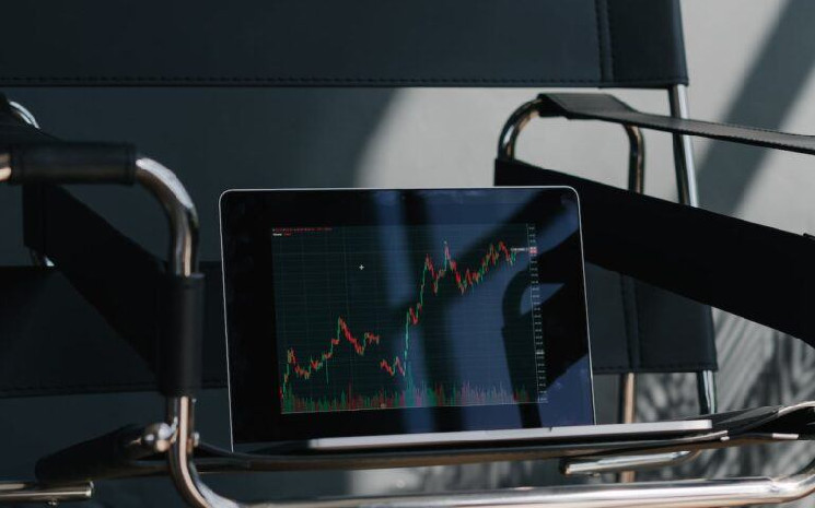 Uniswap يصل إلى 2 تريليون دولار من حجم التداول مع نضال الأسعار UNI