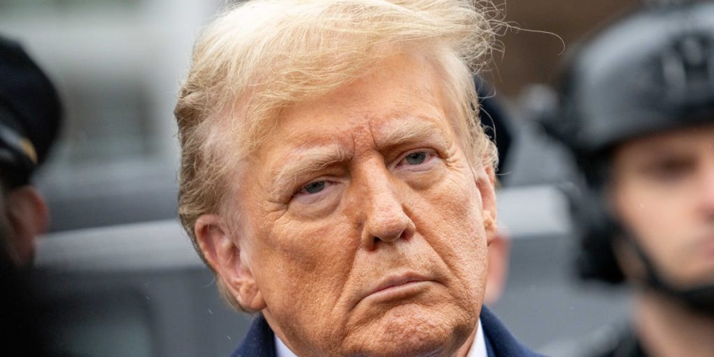 من الواضح أن ترامب يكره هفوة المال الجديدة، لكنه يتبعها في الوقت الحالي