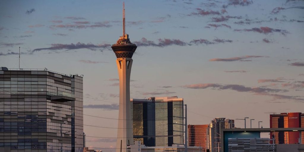 تحارب العديد من المدن “حلقة الموت” الحضرية من خلال تحويل المكاتب الفارغة إلى مناطق اجتماعية تعمل على مدار الساعة طوال أيام الأسبوع