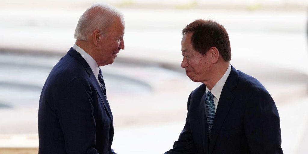 مصنع الرقائق المتوقف في أريزونا التابع لشركة TSMC “يسير على الطريق الصحيح” لبدء الإنتاج في العام المقبل – وسيفرض رسومًا أكبر على الرقائق المصنوعة في الولايات المتحدة