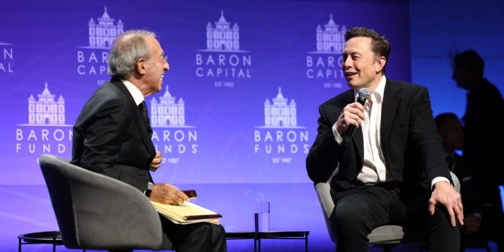 يقول المستثمر الملياردير رون بارون إن أسهم تيسلا قد وصلت إلى أدنى مستوياتها وسوف “ترتفع بشكل كبير” على وعد بالمزيد من السيارات بأسعار معقولة