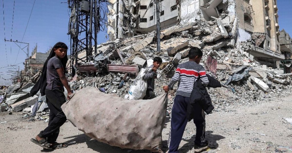 ومن المتوقع أن يصل المفاوضون إلى القاهرة مع اقتراب الحرب بين إسرائيل وحماس من ستة أشهر