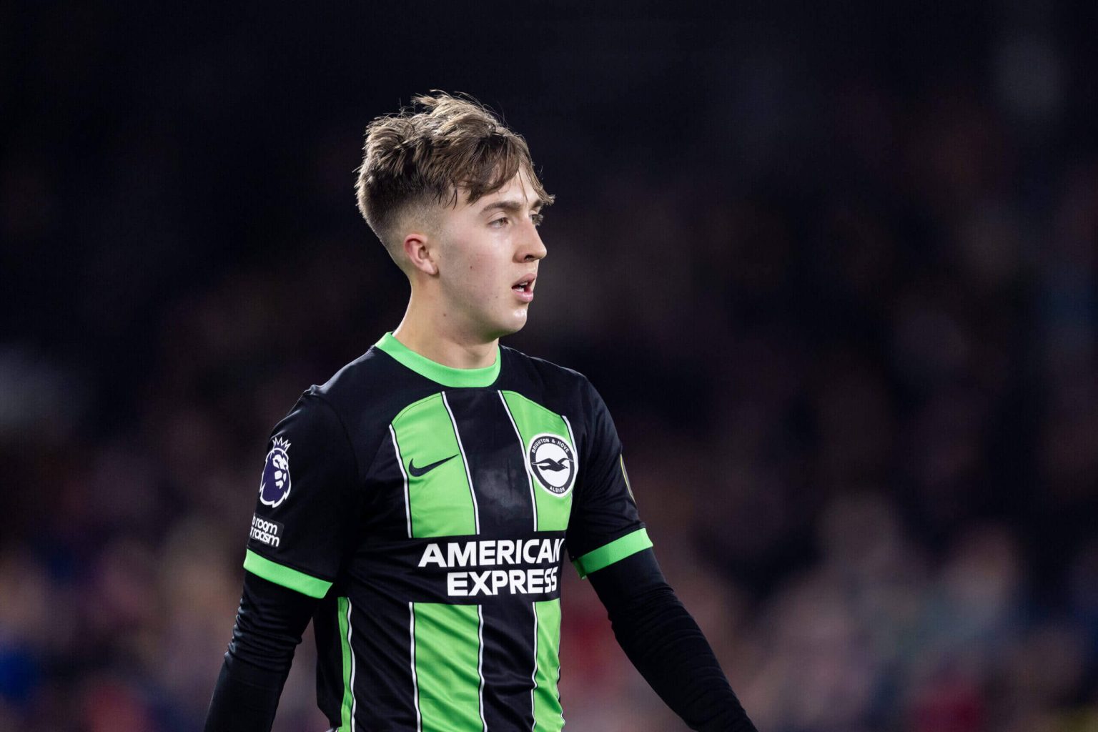 جاك هينشيلوود يوقع عقدًا جديدًا مع برايتون، ويستمر العقد حتى عام 2028