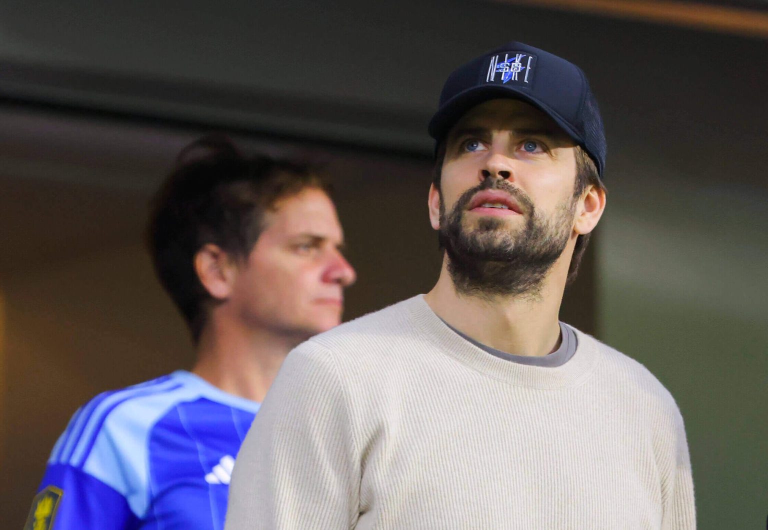 الحساب البنكي للاعب جيرارد بيكيه كوزموس محظور في تحقيقات الفساد في الاتحاد الإسباني لكرة القدم