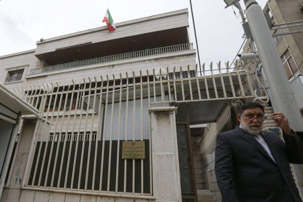 الغارة الإسرائيلية على السفارة الإيرانية: تهديد خطير للقوانين الدبلوماسية العالمية