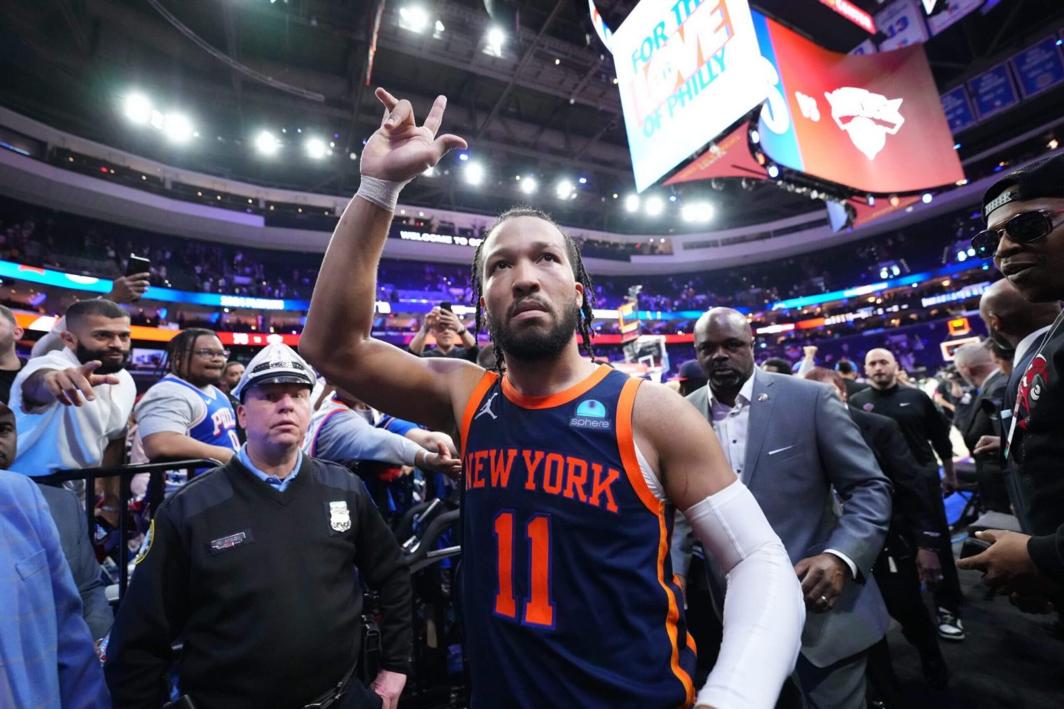 مشجعو نيكس يقتحمون ملعب 76ers: “إنه أمر مخيب للآمال”