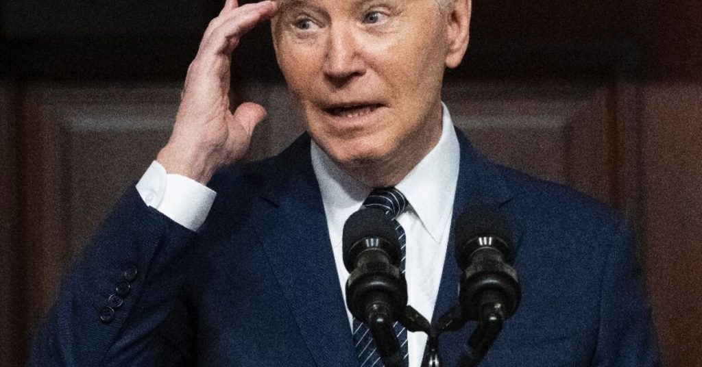 طبيب فلسطيني أمريكي يخرج من اجتماع بايدن في غزة احتجاجًا