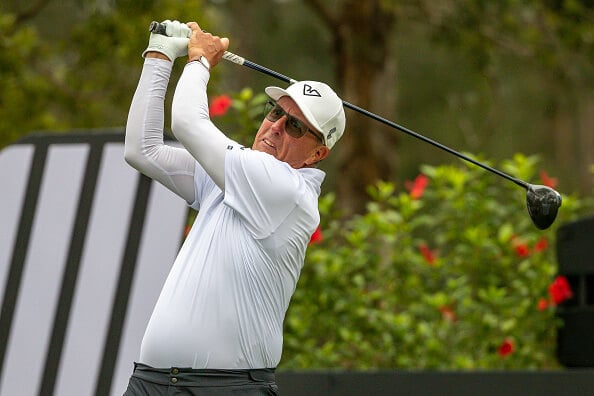 يقول فيل ميكلسون إن لعبة الجولف الاحترافية في “مرحلة التعطيل” تتجه نحو المزيد من الألعاب العالمية