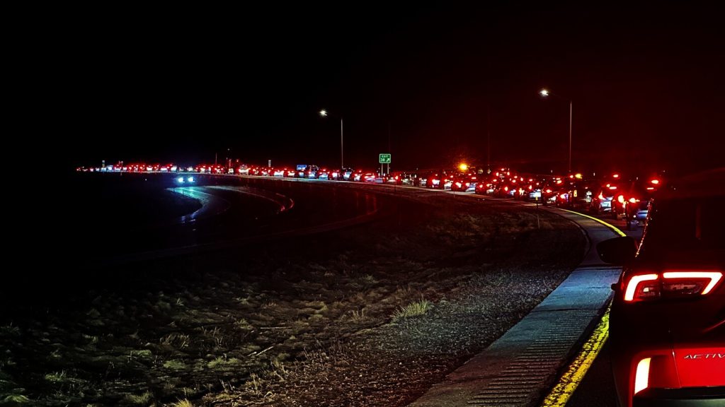 قام العديد من زوار الكسوف في شمال نيو إنجلاند بقضاء الليل كله في محاولة للمغادرة