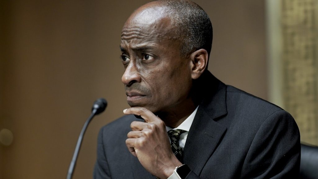 يفتح أحد كبار مسؤولي الاحتياطي الفيدرالي الباب أمام إبقاء أسعار الفائدة مرتفعة لفترة أطول