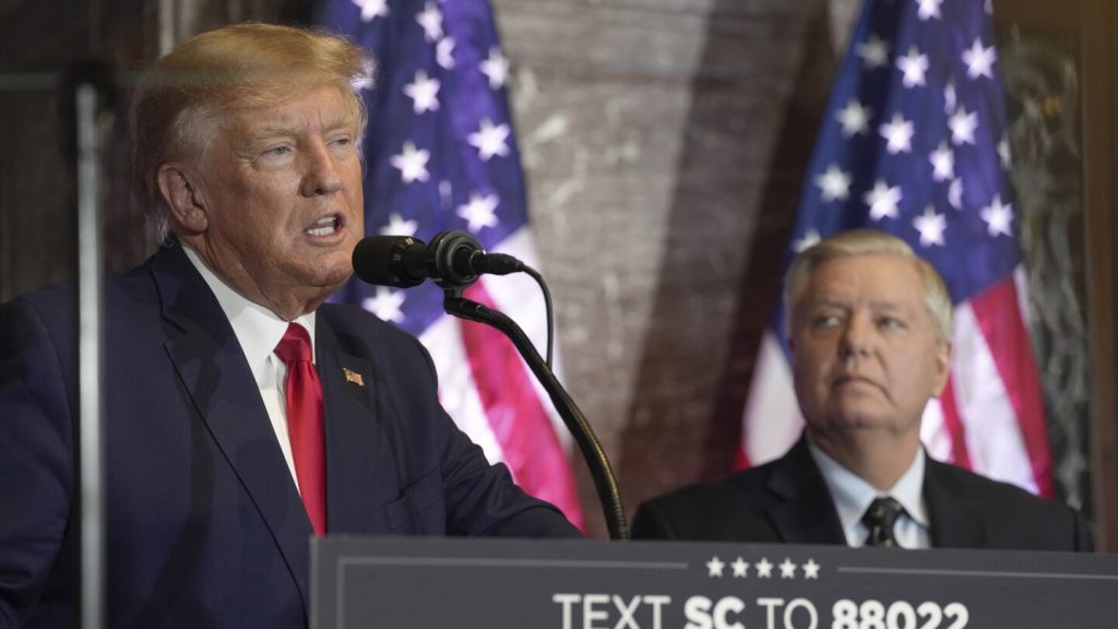 عاد دونالد ترامب وليندسي جراهام إلى الخلاف مرة أخرى، الآن حول الإجهاض. الصراع يمكن أن يساعد كلا الرجلين