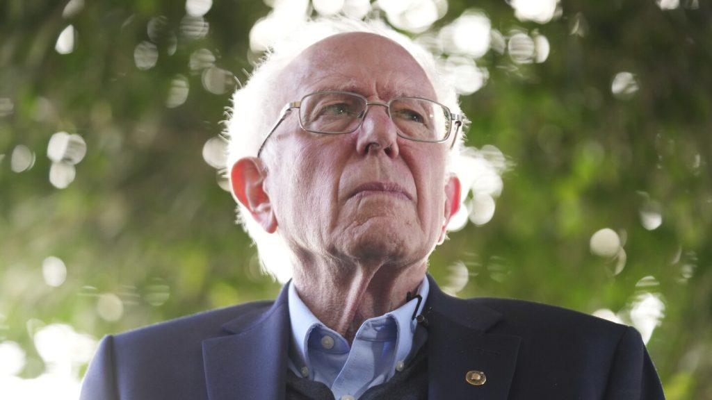 أقام رجل متهم بإشعال حريق خارج مكتب بيرني ساندرز في أحد فنادق المنطقة لأسابيع