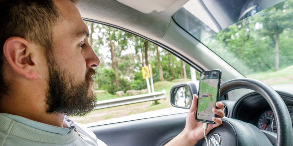 مع ازدياد صعوبة الحصول على وظائف ذات رواتب عالية، يتطلع المزيد من الأميركيين إلى شركتي أوبر وليفت للحصول على دخل إضافي