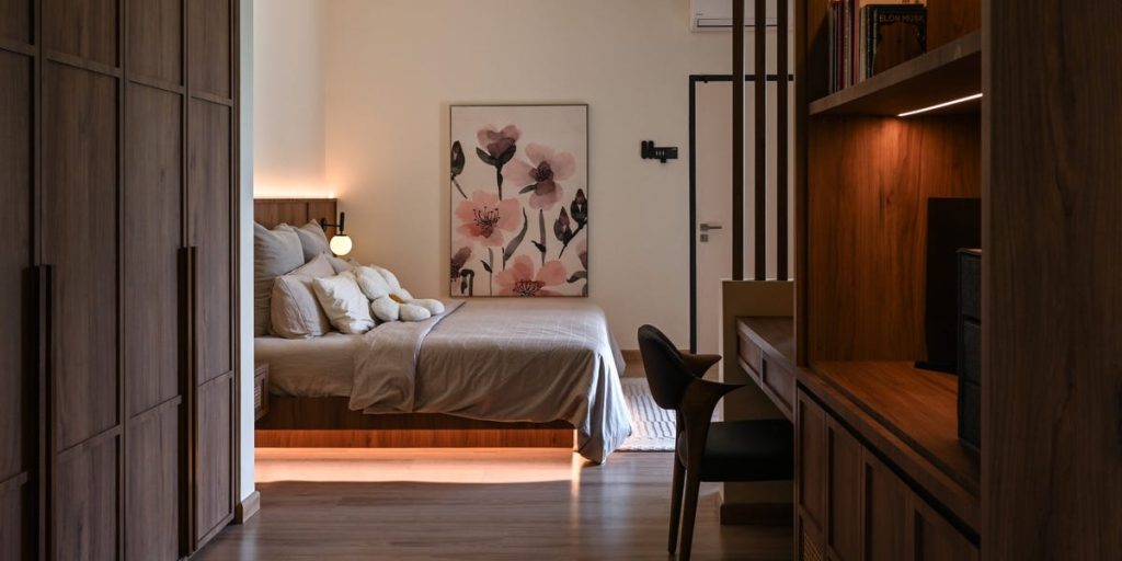 قرر أحد أفراد جيل الألفية الذي يعيش مع والديه أن الوقت قد حان لمغادرة العش، لذلك اشترى وأصلح منزلًا متهالكًا بقيمة 192 ألف دولار في ماليزيا.