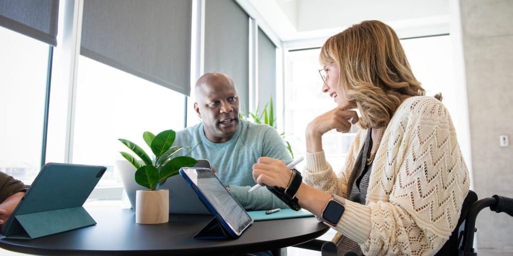 3 طرق تستفيد بها إنديد من الذكاء الاصطناعي للمساعدة في سد الفجوة بين مديري التوظيف والباحثين عن عمل