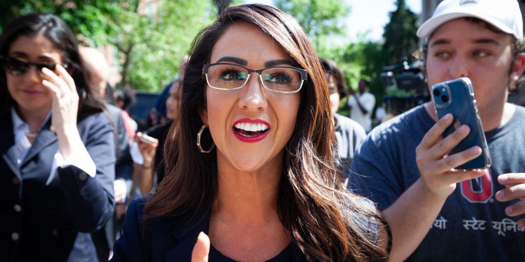 دخلت لورين بويبيرت في مشاجرة مع المتظاهرين المؤيدين لفلسطين بسبب العلم بعد أن تعرضت للمضايقات بهتافات “بيتلجوس”