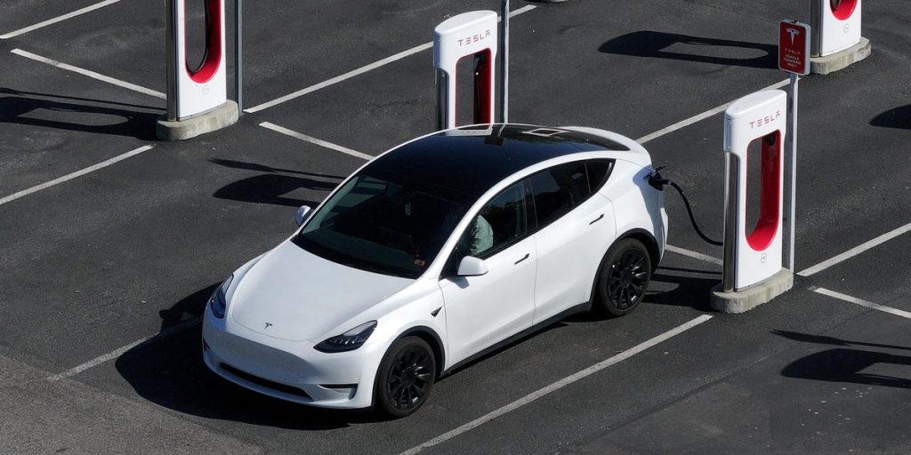 ذكرت تقارير إعلامية رسمية أن إيلون ماسك يتطلع إلى نشر سيارة أجرة آلية من إنتاج شركة تيسلا في الصين