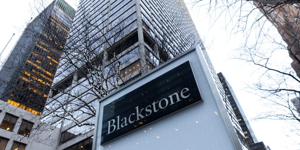 ومن المقرر أن تمنح بلاكستون العمال حصة في الشركات التي تشتريها