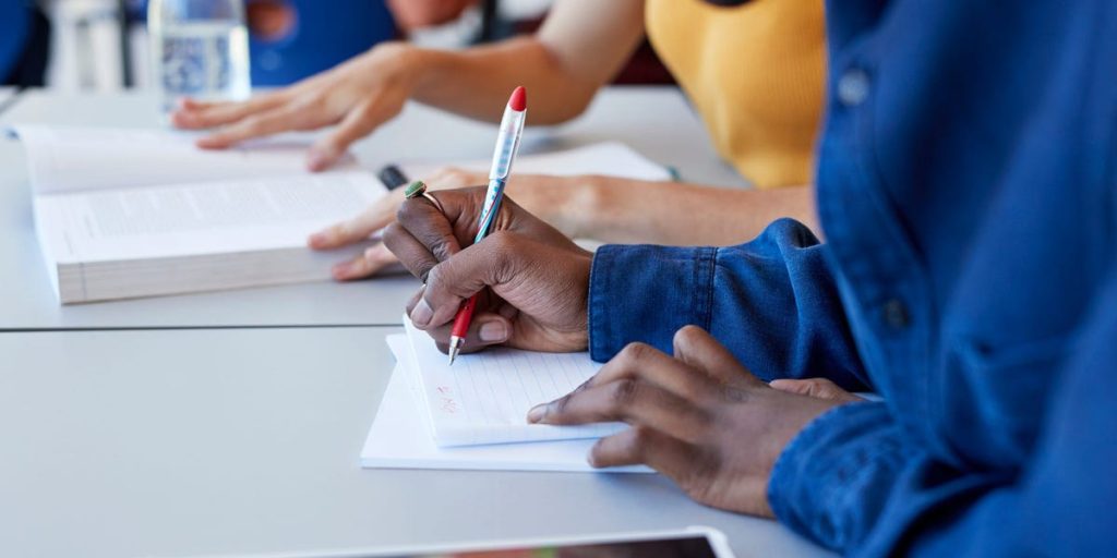 وقد يتم قريبا فرض ضريبة على أصحاب الملايين لتغطية تكاليف الكليات المجتمعية الشاملة المجانية في ماساتشوستس