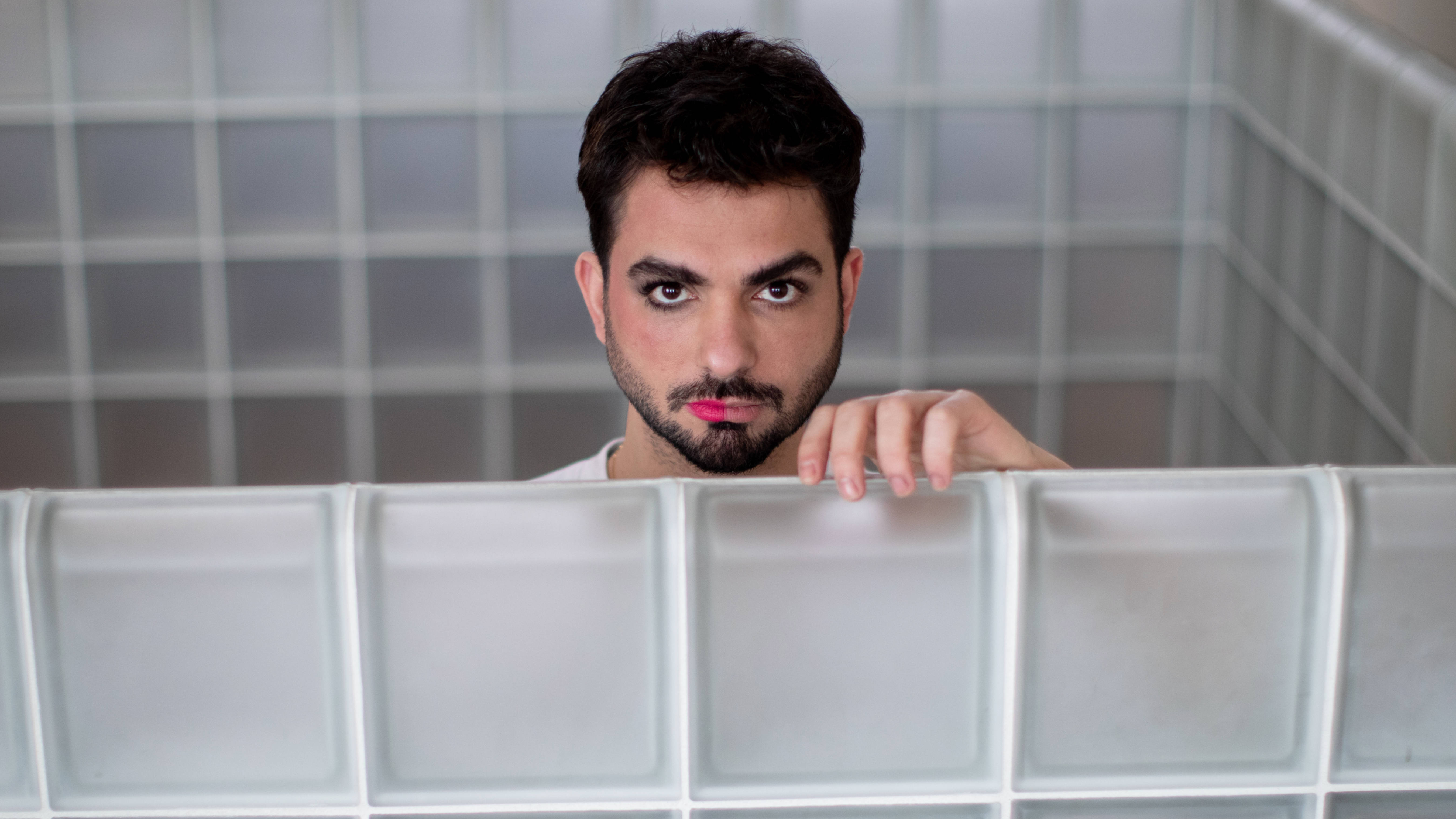 يقول باش، فنان عراقي وناشط في مجتمع LGBTQ+ مقيم في برلين: 