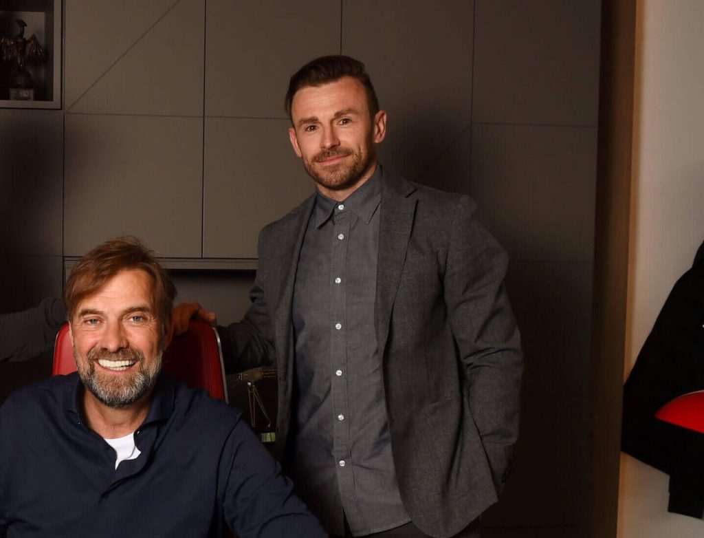 يعود جوليان وارد إلى ليفربول كمدير فني لفريق FSG، ويتم تعيين بيدرو ماركيز مديرًا لتطوير كرة القدم