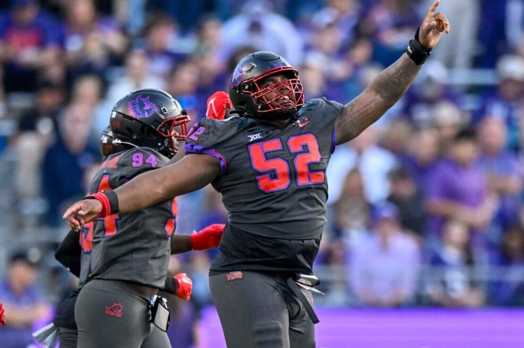 النقل المرغوب فيه يلتزم به دي تي دامونيك ويليامز إلى أوكلاهوما فوق تكساس، LSU، ميسوري