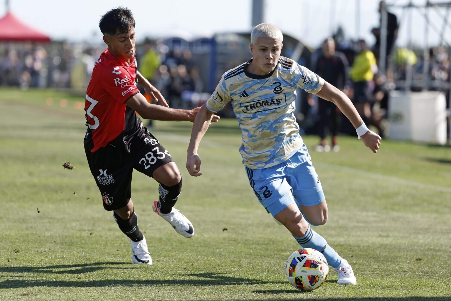 فيلادلفيا يونيون يوقع مع كافان سوليفان البالغ من العمر 14 عامًا لصفقة قياسية، وتم الاتفاق على انتقال مانشستر سيتي المستقبلي