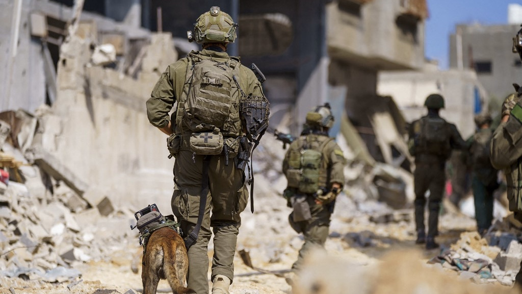 ويقول الجناح المسلح لحركة حماس إن مقاتليه قتلوا وأسروا جنودا إسرائيليين في غزة