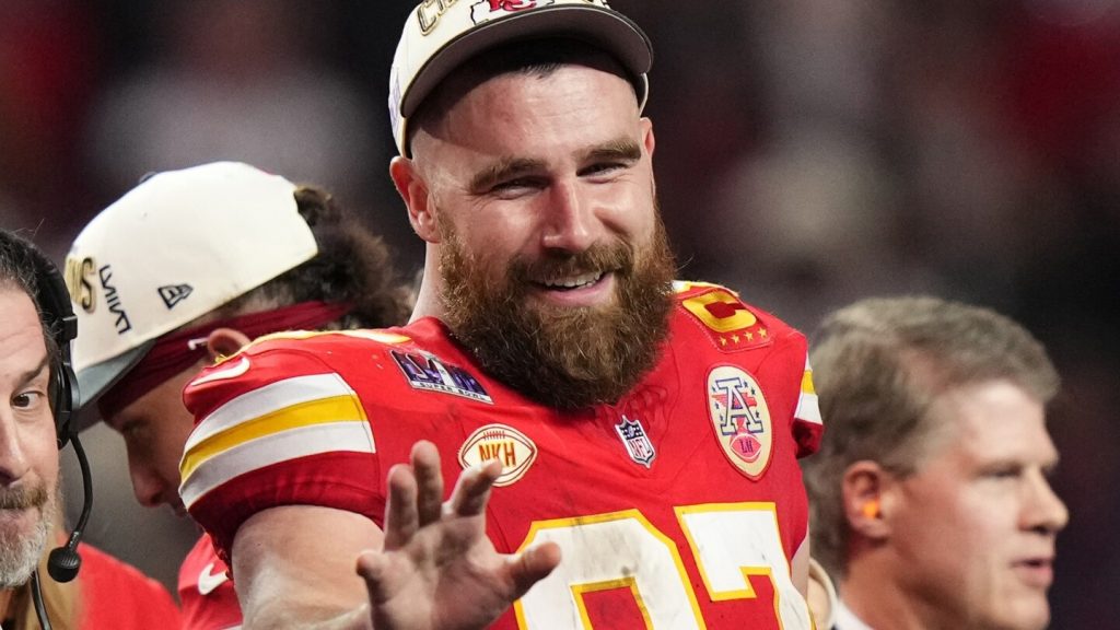 يقوم Travis Kelce بتشكيل وظيفة تلفزيونية أخرى وينضم إلى برنامج “Grotesquerie” على قناة FX من Ryan Murphy
