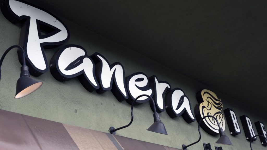 بانيرا تتوقف عن تقديم مشروبات “Charged Sips” بعد دعاوى قضائية تتعلق بالقتل الخطأ بسبب محتوى الكافيين