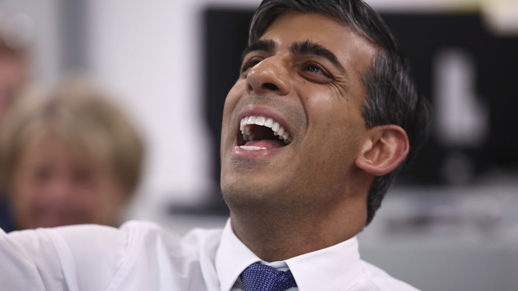 ينكسر برلمان المملكة المتحدة قبل يوم الانتخابات بأبهة واحتفالات وسياسات متشددة