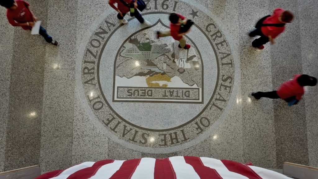 ستلغي ولاية أريزونا حظر الإجهاض الذي فرضته عام 1864. ولا يزال الديمقراطيون يخططون لاستخدامه ضد ترامب