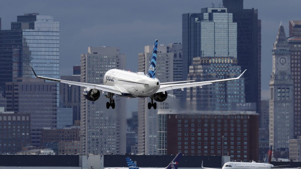 إدارة بايدن توضح بالتفصيل كيف سيحصل منتجو وقود الطيران المستدام على الإعفاءات الضريبية