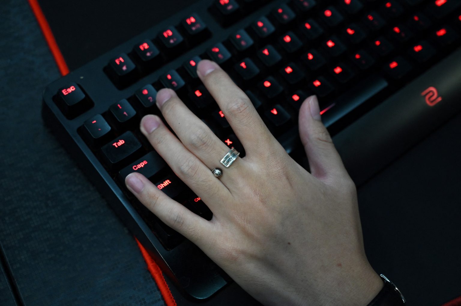 التحقيق يحدد رجل الأعمال التكنولوجي الذي يقف وراء شبكة الكراهية المؤيدة لإسرائيل: تقرير