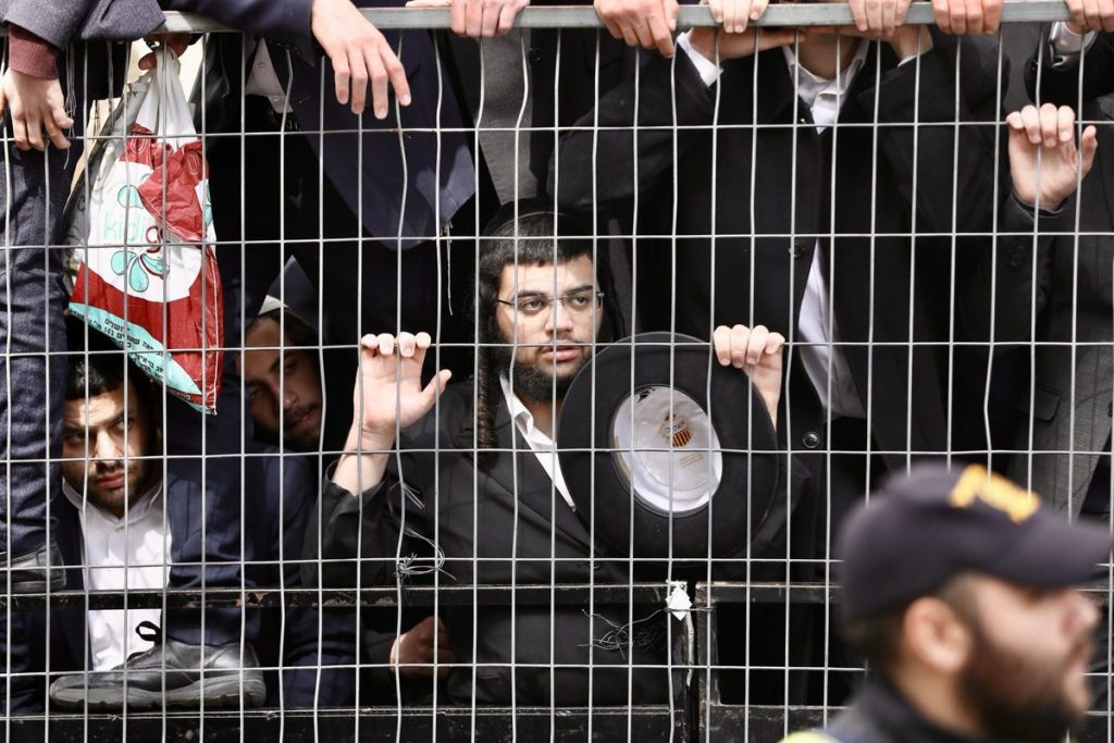 محكمة إسرائيلية تنهي الإعفاءات من التجنيد لليهود المتشددين