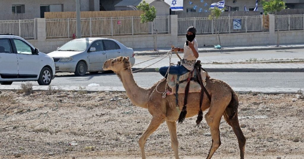 بدو إسرائيل يحاربون الإخلاء في المنطقة الصحراوية