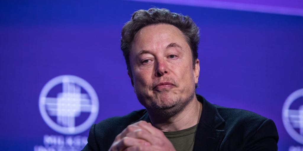 يقول مستثمر تسلا منذ فترة طويلة إن حزمة الأجور المقترحة من إيلون ماسك البالغة 56 مليار دولار “شائنة” وسط أداء ضعيف للأسهم