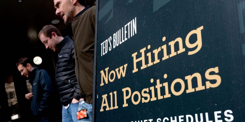 يقول جولدمان ساكس إن سوق العمل به 3 نقاط ضعف يمكن أن تؤدي إلى تخفيضات حادة في أسعار الفائدة من بنك الاحتياطي الفيدرالي