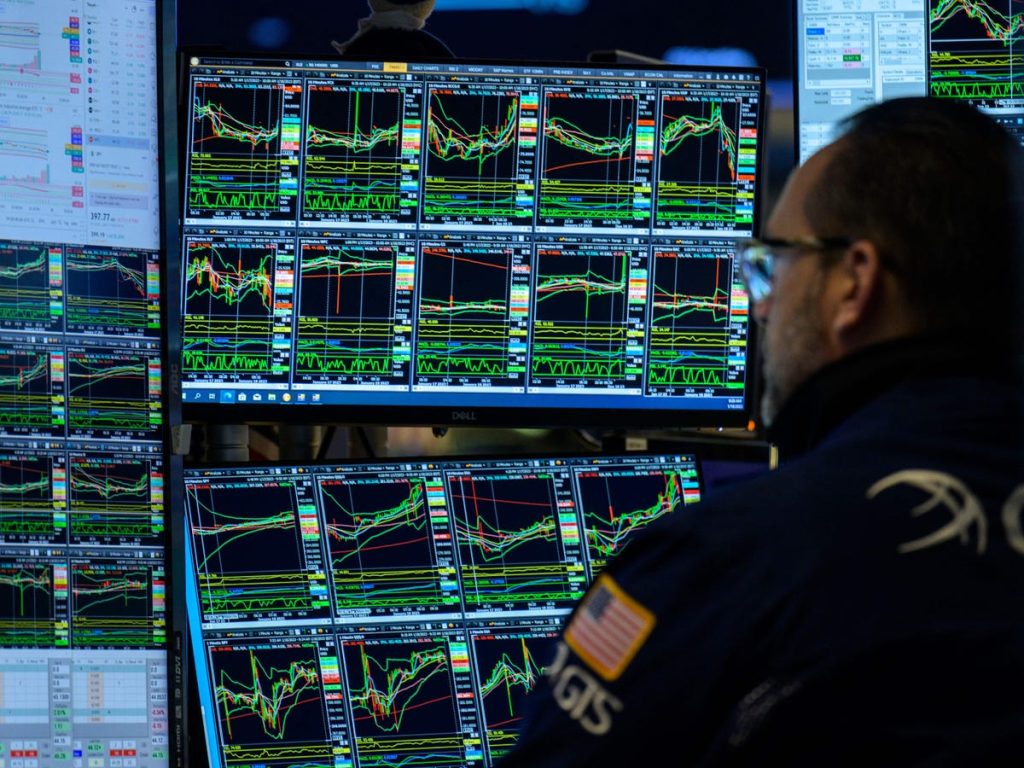 سوق الأسهم اليوم: التكنولوجيا الضخمة تدفع مؤشري S&P 500 وNasdaq إلى مستويات قياسية