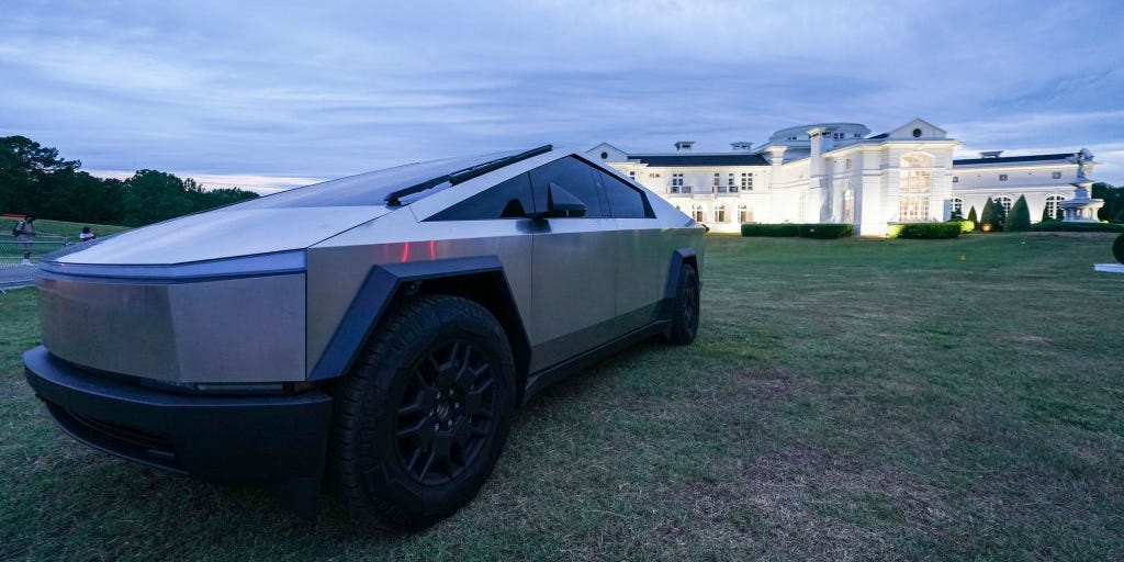 تواجه Cybertruck انتكاسة أخرى حيث تستدعي شركة Tesla أكثر من 11000 سيارة بسبب ممسحتها العملاقة