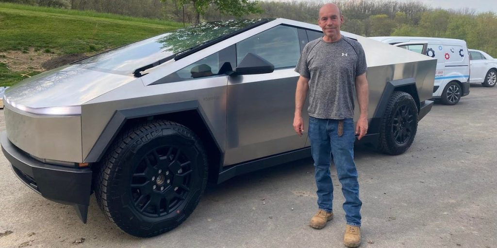 يقول سائق سيارة تسلا إنه اصطدم بسيارته الجديدة Cybertruck بعد توقف الفرامل عن العمل