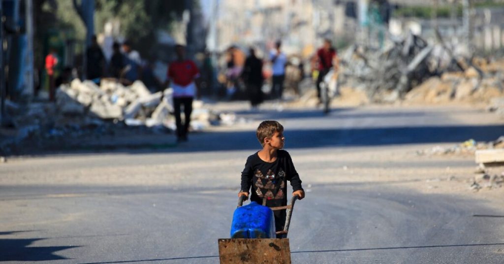 إسرائيل تقصف غزة بينما تحذر الولايات المتحدة من حرب أوسع نطاقا