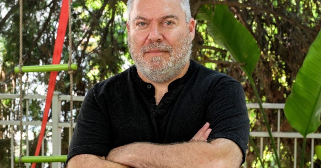 الجاسوس السابق لنجل المؤسس المشارك لحركة حماس يقول إن رئيس الوزراء “يدمر” إسرائيل